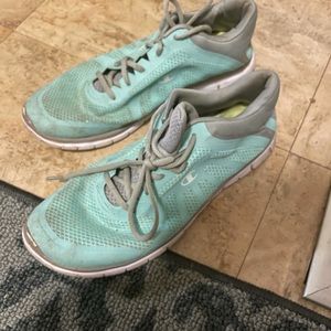 Champion size 11 running shoes